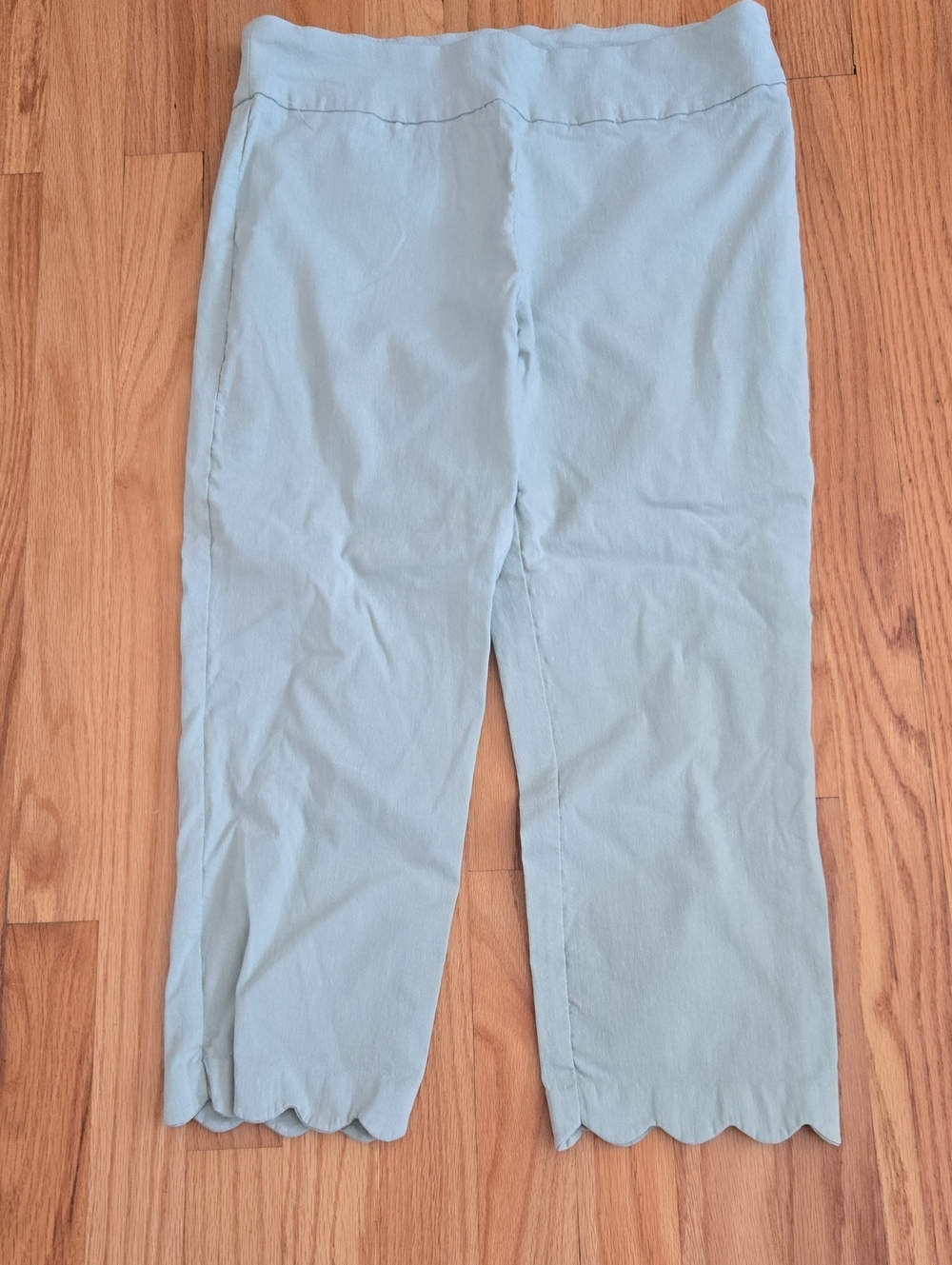 Van Heusen Size 10 Light Green Scallop-Hem Women’s Capris